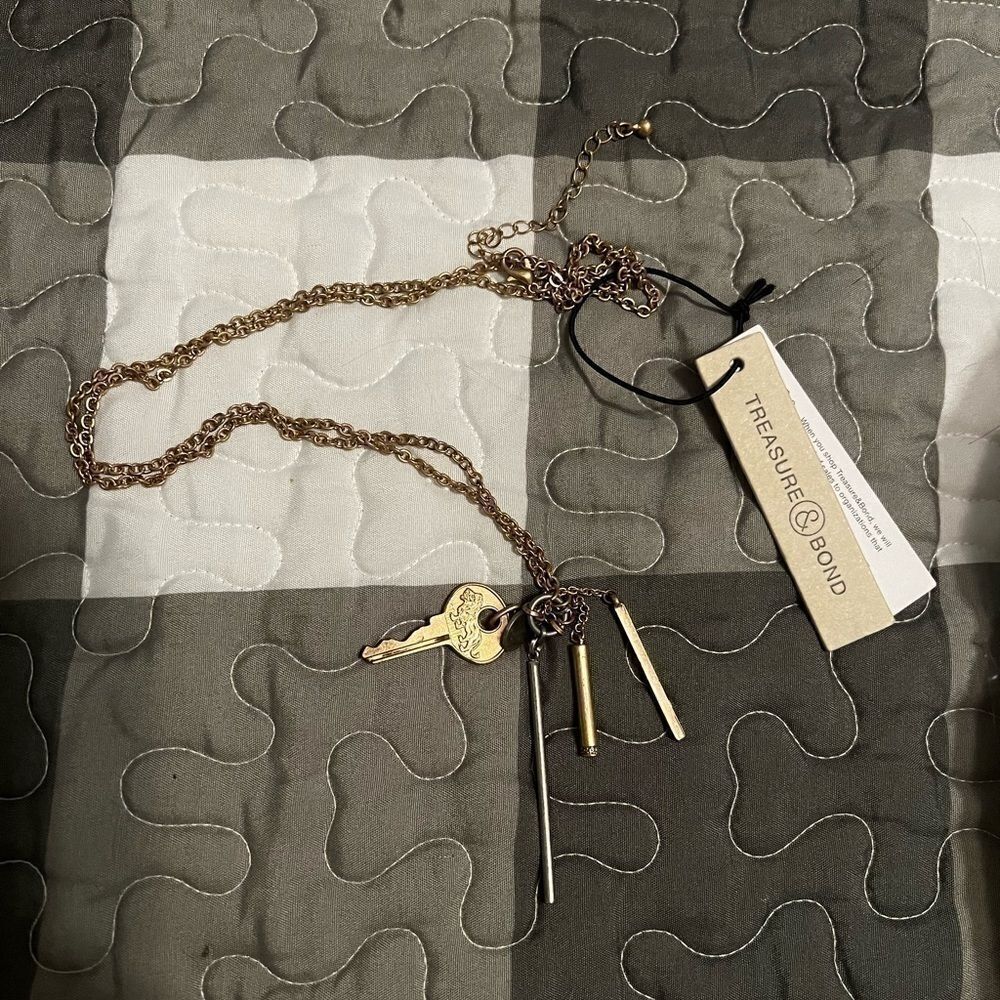 Treasure & bond necklace long lion key
Nwt - Picture 3 of 7